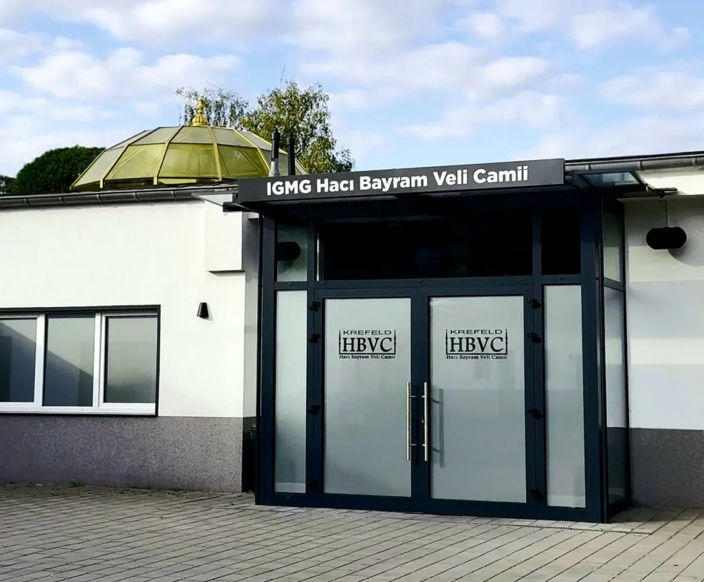 Eingang der Moschee des Haci Bayram Veli Cami e.V. in der Sprödentalstraße in Krefeld
